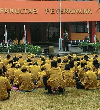 Pimpinan TNI menyampaikan pidato di hadapan mahasiswa baru Faperta Unsoed. Foto. Fachrurrozi