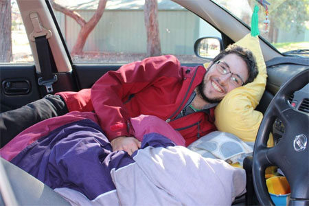 Joseph Frawley saat tidur di dalam mobil. FOTO : ABC Canberra, Louise Maher.