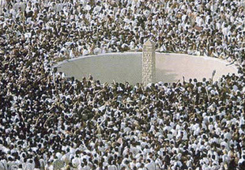 Ilustrasi lempar jumrah saat ibadah haji / foto : ndoys.com