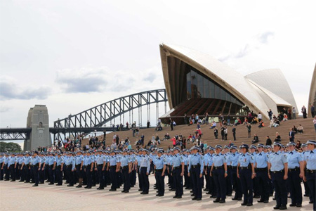 700 polwan berparade di Sydney memperingati 100 tahun kehadiran polwan di NSW. ABC News: Nicole Chettle