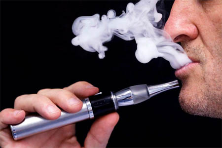 NSW melarang penjualan rokok elektronik bagi mereka yang berusia di bawah 18 tahun.