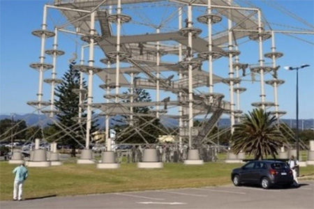 Taman bermain setinggi 26 meter dengan berbagai tantangan, akan segera rampung di daerah West Beach, Adelaide.