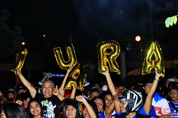 Persib Juara Piala Presiden 2015, Bobotoh Berpesta Pora - KabarKampus.com