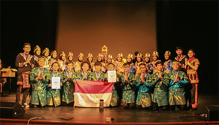 SAKA UGM Juara Umum Festival Folklore di Ceko