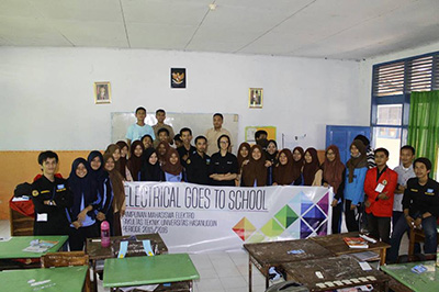 Mahasiswa Eletro Unhas kampanye internet sehat di lima sekolah di Sulsel. 