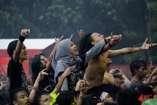 Menuntaskan hasrat bersama idola saat HellPrint United Day IV "New Bloods, New Story" di Tugu Bandung Lautan Api, Tegalega-Bandung, Minggu (07/02/2016)