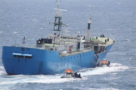 Inilah kapal penangkap ikan ilegal "Viking" yang ditenggelamkan pihak berwajib Indonesia. (Foto: Australian Border Force)