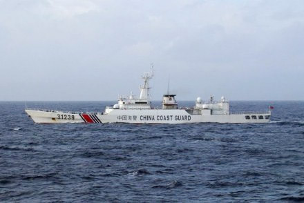 Menteri Luar Negeri Indonesia telah bertemu perwakilan China atas pelanggaran perairan tersebut. (Foto: AFP, APAN Coast Guard) (Credit: AFP) 