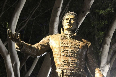 Patung Gubernur Lachlan Macquarie di taman Hyde Park, Sydney (Foto: ABC/Justin Bull)
