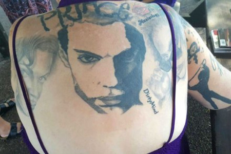 Toni Burton mengatakan, tato-tatonya membuatnya terkenal di antara para penggemar Prince. (Foto: Toni Burton) 