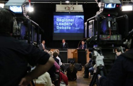 Debat kampanye hari Rabu (25/5/2016), (dari kiri) Pemimpin Partai Hijau Richard Di Natale, Pemimpin Partai Nasional Barnaby Joyce, dan Joel Fitzgibbon dari Partai Buruh. (Foto: Alkira Reinfrank) (Credit: ABC)