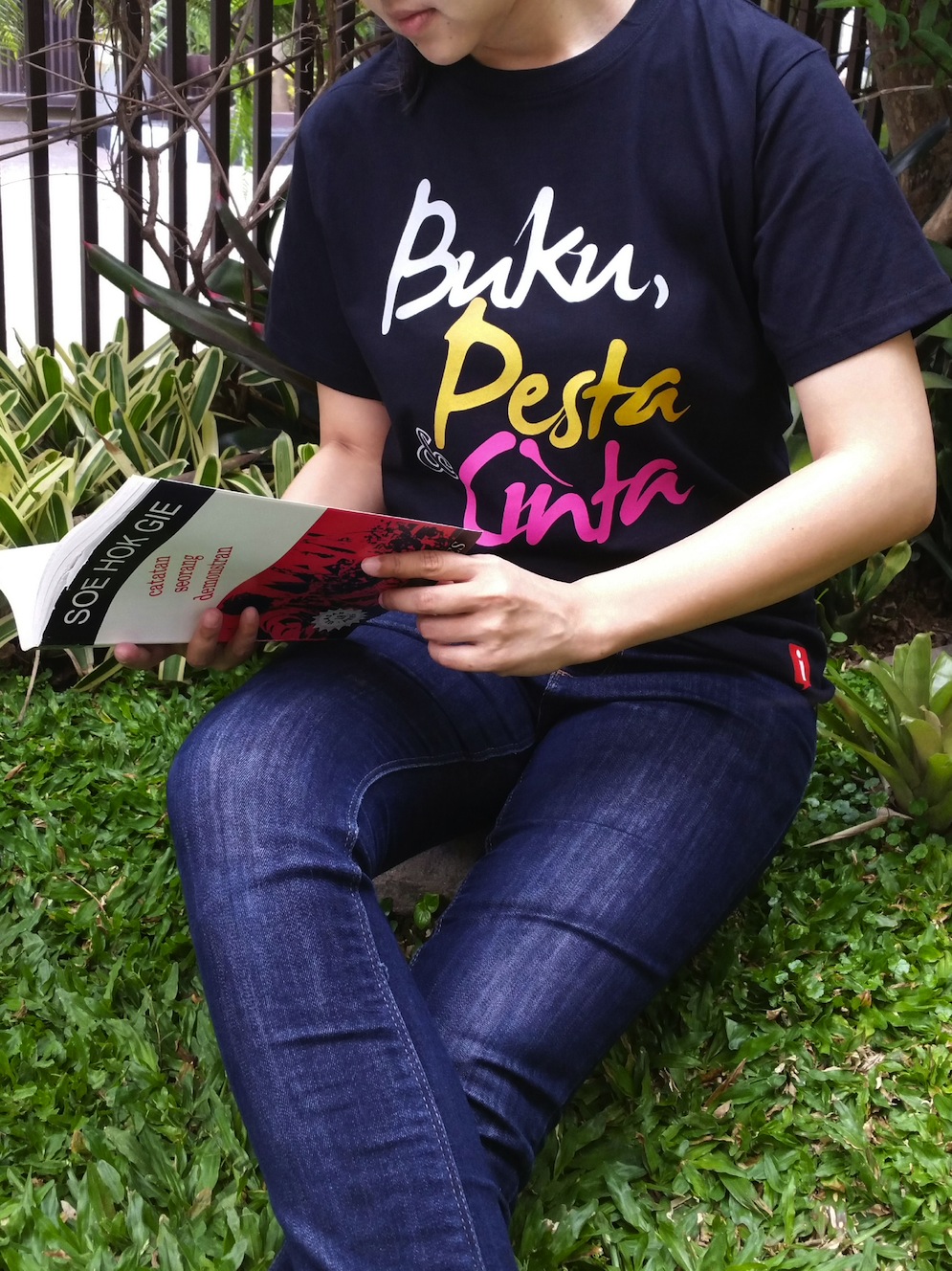 i-Tshirt Buku, Pesta, & Cinta