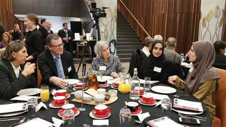 Suasana berbuka puasa bersama warga non Muslim digelar di Deakin University, Melbourne.  Australia Plus: Erwin Renaldi