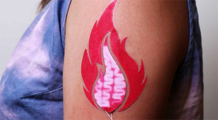 Tato api ‘DuoSkin’ yang bisa menyala untuk merefleksikan suasana hati seseorang. FOTO : AUSTRALIA PLUS