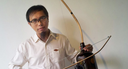 Limbah Botol dan Perjuangan Agung Meraih Master