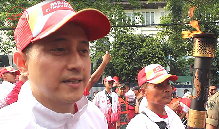 Penyerahan Obor PON XIX Jabar 2016