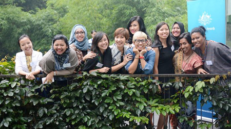 Sekelompok manajer perempuan dari perusahaan fesyen dan tekstil asal Indonesia berpartisipasi dalam program Kesiapan Bisnis Internasional –kursus singkat di sektor Fesyen dan Tekstil. FOTO : Australia Awards