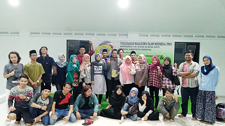 Aktivis PMII UIN Bandung saat menggelar seminar Pers Online Indonesia dan Sekolah Jurnalistik di kantor PWNU Jabar, Kota Bandung, Sabtu (19/11/2016).