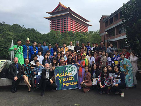 Kegiatan berfoto bersama Asian Youth Forum ke-15 di Taiwan. Dok. STT PLN
