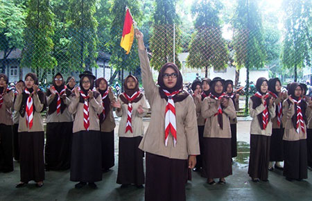 Mahasiswa UMK memecahkan rekor tepuk tangan terlama di Indonesia.