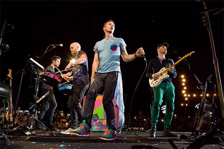 Lagu “Aliens” dan Kepedulian Coldplay Kepada Imigran