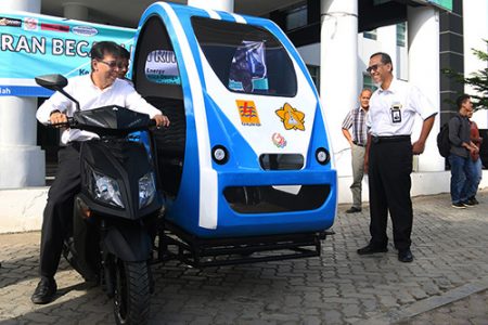 Unsyiah Luncurkan Becak Listrik