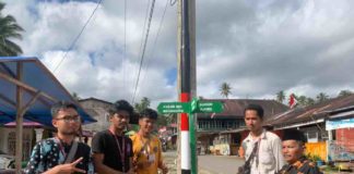 Mahasiswa KKN Unand Buat Plang Penunjuk Arah di Nagari Kuranji Hulu