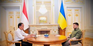 “Diplomasi Meja” Menjaga Perdamaian Dunia