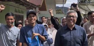 Haru Rektor ITB saat Kunjungi Tiga Calon Mahasiswa Baru di Sumatera Barat