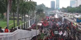 Aksi #BubarkanDPR Berujung Ricuh