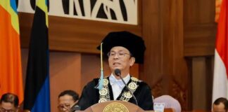 Rektor Unair Dampingi Mahasiswa dan Ingatkan Elite Politik Jaga Ucapan