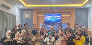 Mahasiswa KKN ITB Nobel Fasilitasi Pemasaran UMKM Desa Samaulue